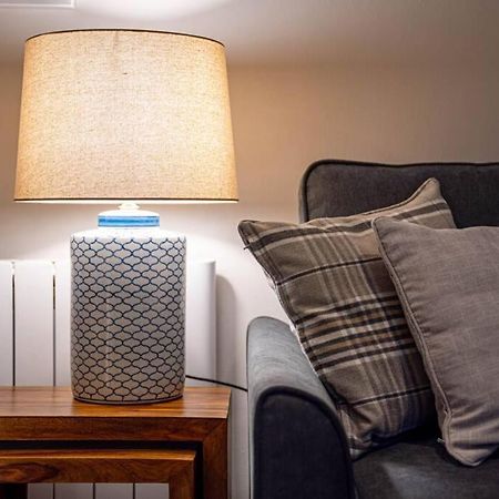 Cozy Newly Renovated Town Centre Apartment アバーフェルディ エクステリア 写真